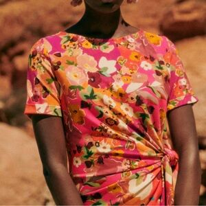 Sezane Pippa Dress w short sleeves Limited edition in Clay/Floral/orange